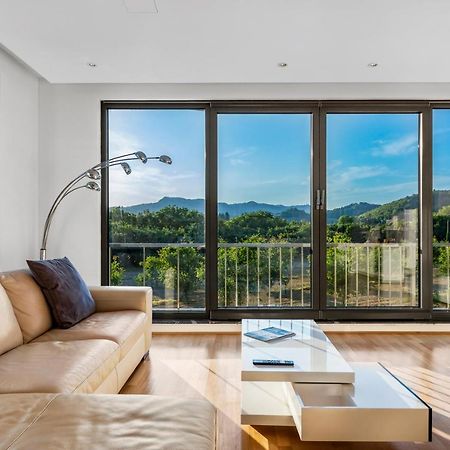Contemporary Apartment With Rooftop Terrace In Марибор Экстерьер фото