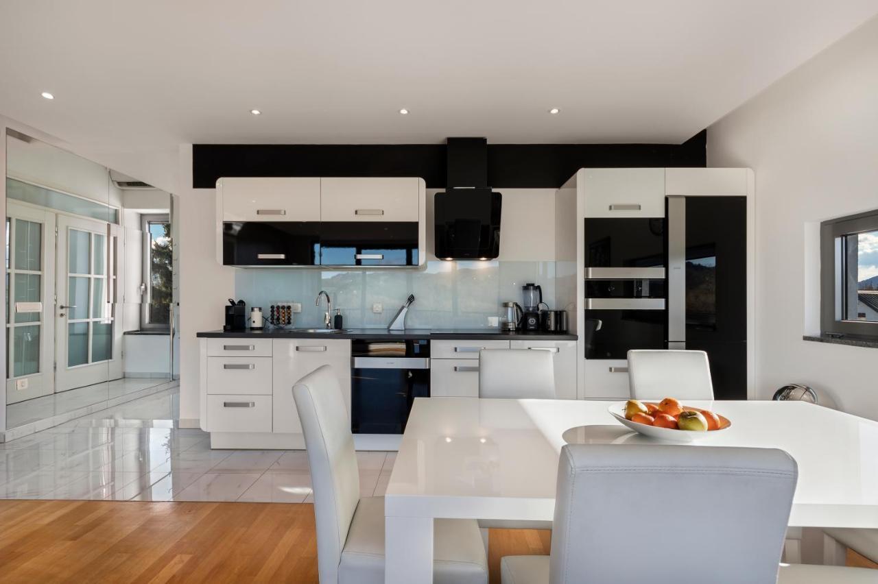 Contemporary Apartment With Rooftop Terrace In Марибор Экстерьер фото